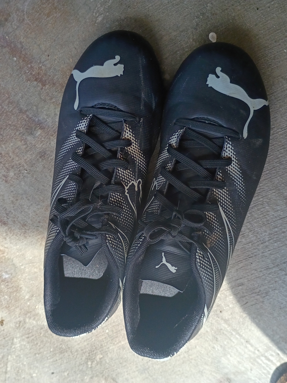 Puma SOCCER CLEATS Size 7 Black Athletic Cleats
